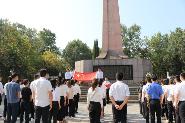 国旗下的演讲.jpg