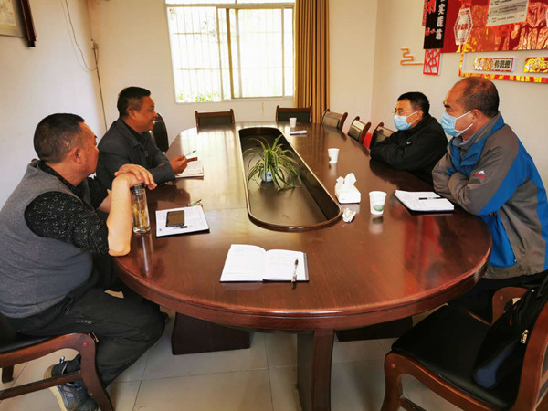 郭院长与村委班子座谈_副本.jpg