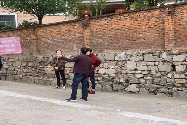 郭院长走访乾阳街片区_副本.jpg