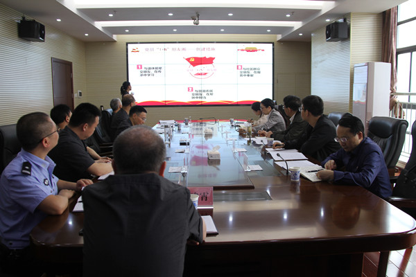 最高院调研组听取党建品牌介绍.jpg
