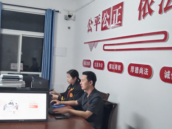 茅坪场法庭夜间调解已修改.jpg